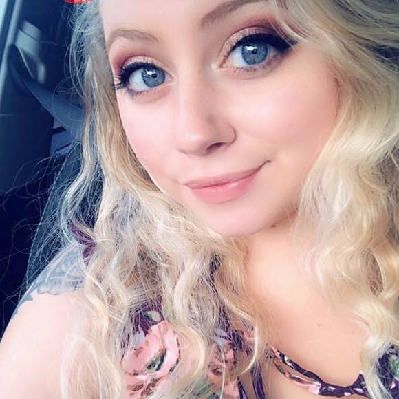 Meet your Posher, Alexis - Picture 1 of 1